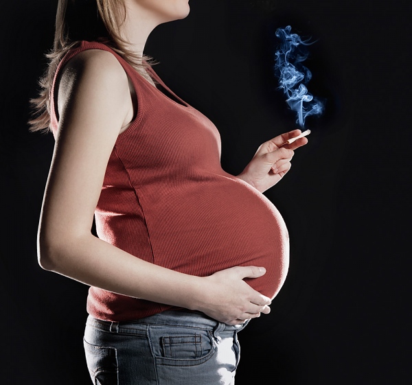 Wanita Hamil Merokok Sama Halnya Mempertaruhkan Kesehatan Bayinya