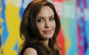 Keputusan Angelina Jolie Melakukan Pengangkatan Payudara (Mastektomi)