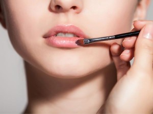 Hati-hati! Makeup Dapat Mempercepat Masa Menopause Anda