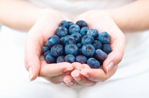 raw-blueberries-in-hands